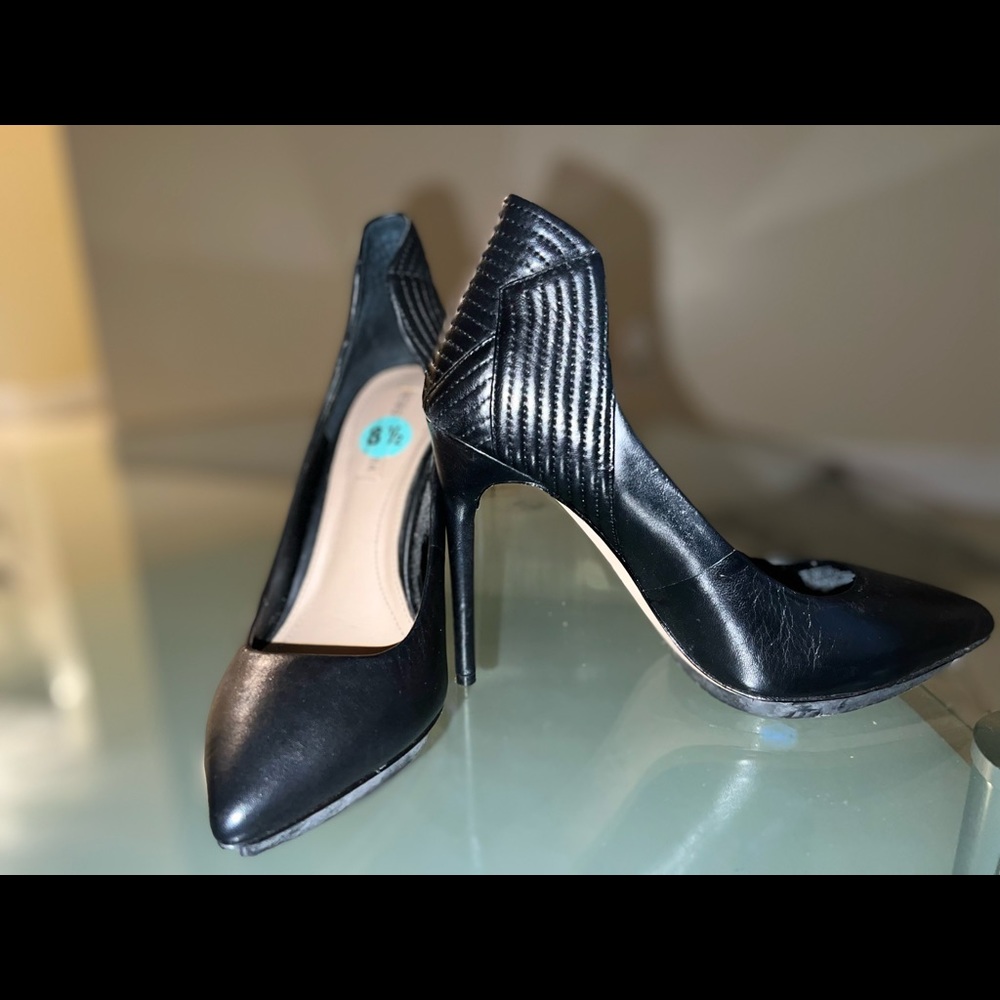 BCBGMAXAZRIA PUMPS